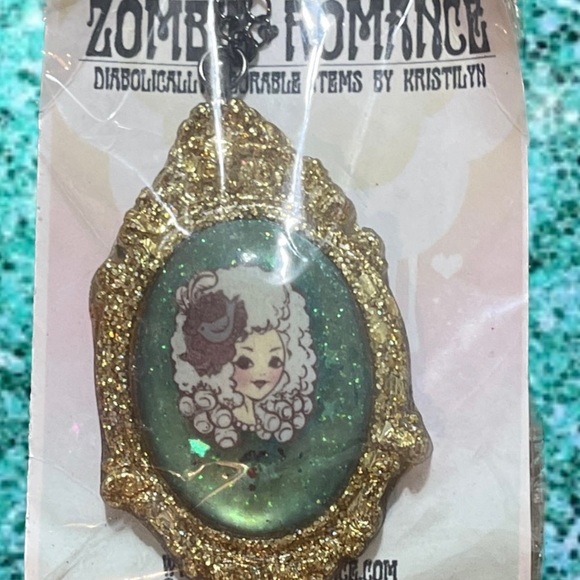 Zombie Romance Marie Antoinette Necklace - Picture 3 of 5